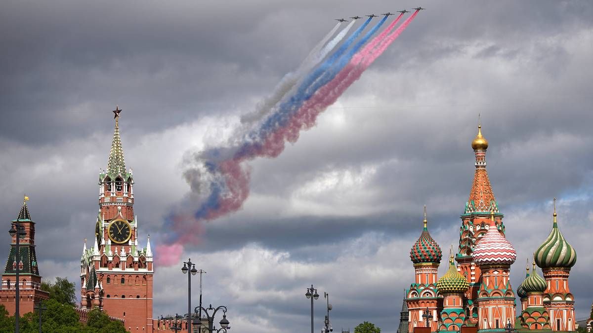 Militærparade i Moskva: Putin satser all prestisje i skyggen av ukrainske droner