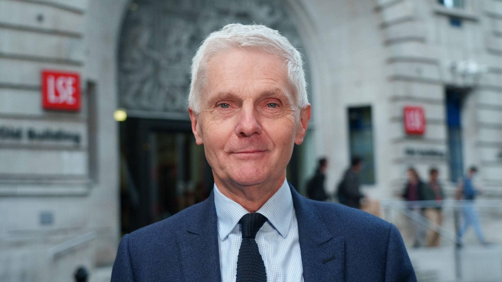 Professor Tony Travers utenfor LSE