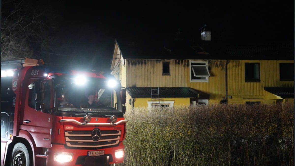 Mann død og kvinne hardt skadd etter brann i Arna