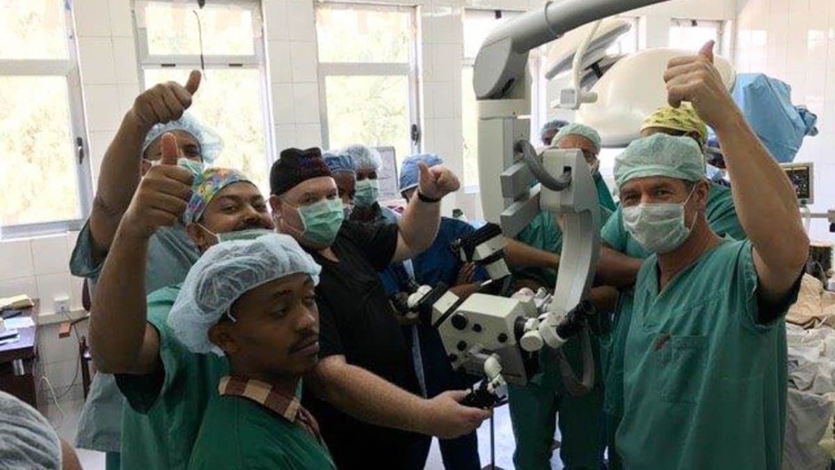 Norske kirurgar lærer å handtere sjeldne skadar i Afrika
