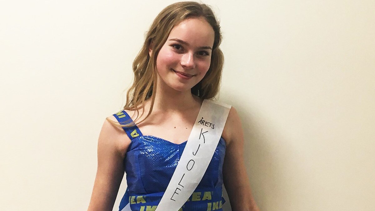 14-åring hylles for IKEA-kjole
