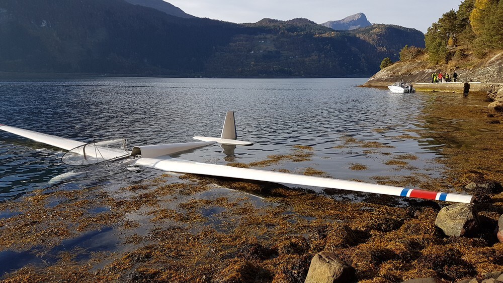 Glidefly naudlanda i Gloppefjorden