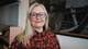 Malin Nygård Solberg / NRK Stortingsrepresentant for Nordland Ap Mona Nilsen stående med et maleri i bakgrunnen. Hun smiler blid til kamera.