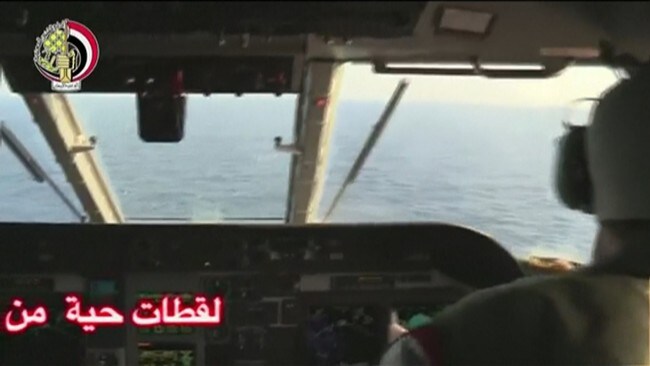 Søker etter egyptisk flyet i Middelhavet med båter og fly.