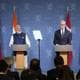 Fredrik Varfjell / NTB Norges statsminister Jonas Gahr Støre og Indias statsminister Narendra Modi holder pressekonferanse. De står bak podier foran norske og indiske flagg. Et publikum sitter foran dem. (Bildebeskrivelsen er laget av en KI-tjeneste)