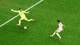 Issei Kato / REUTERS,NTB Portugisisk keeper avverger et skudd fra en motspiller på en fotballbane. (Bildebeskrivelsen er laget av en KI-tjeneste)
