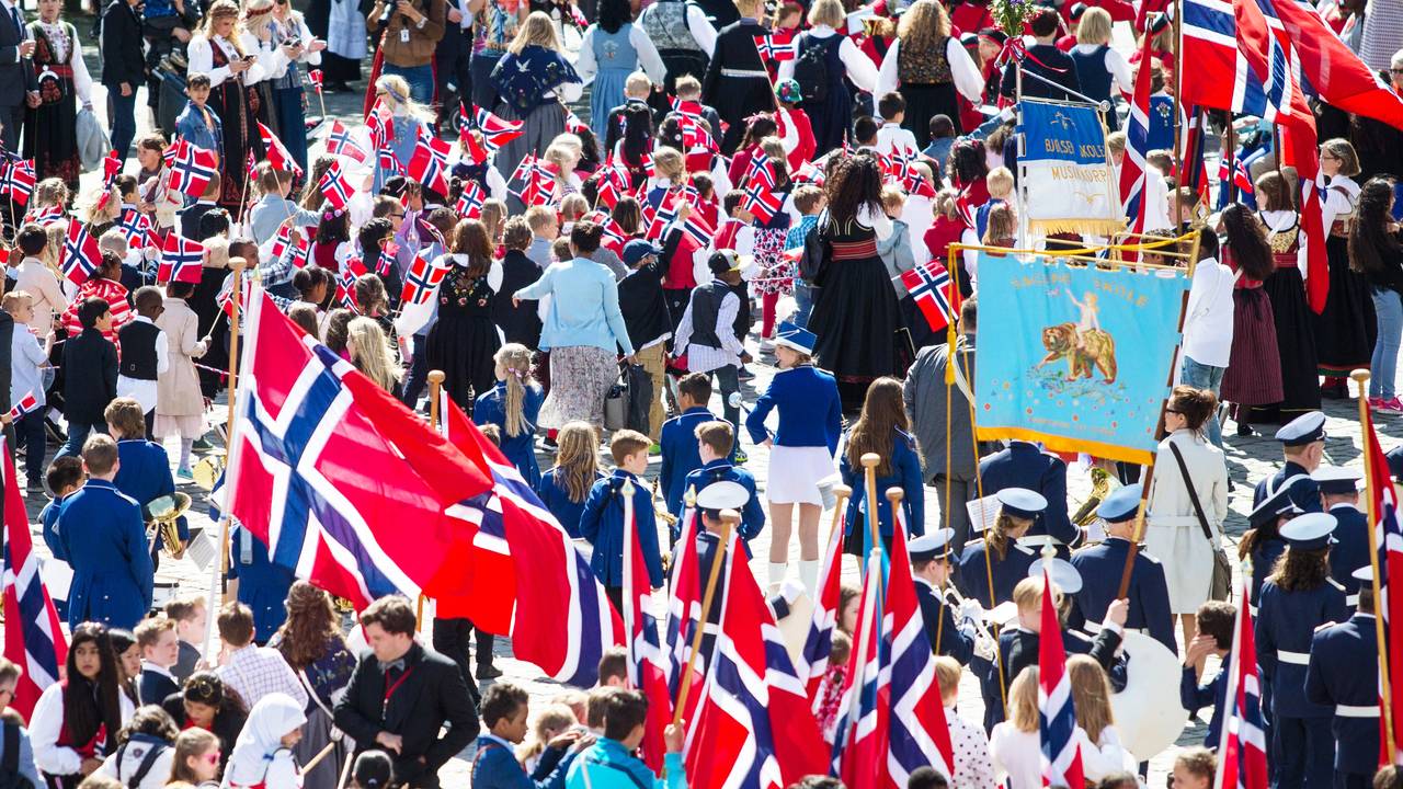 17. mai-feiring med tog
