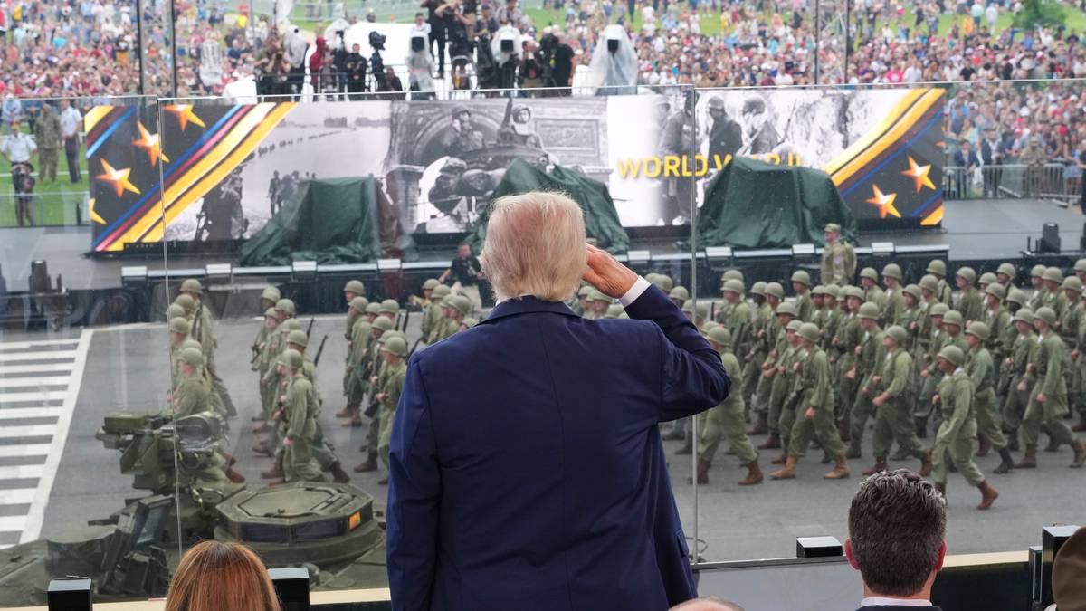 Trump feirer hæren med parade – truer med makt mot demonstranter