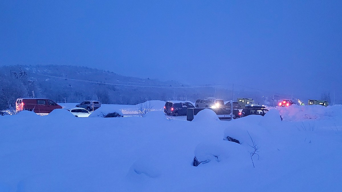 Ble funnet i live på 1,5 meters snødybde etter mange timer – en kvinne fortsatt savnet