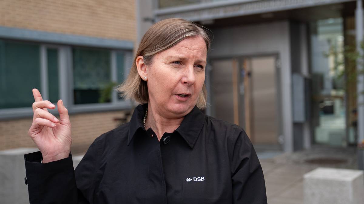 Varsler at hun går av