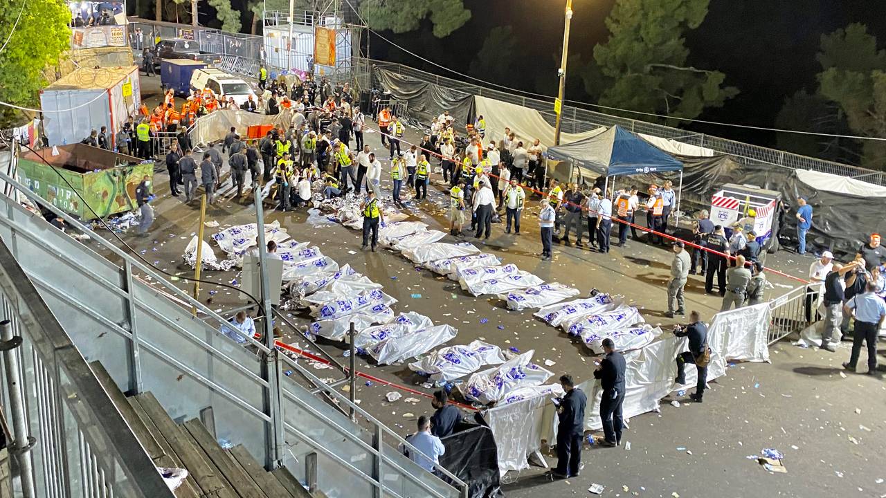 Tildekkede lik etter at mange døde på festival i Israel