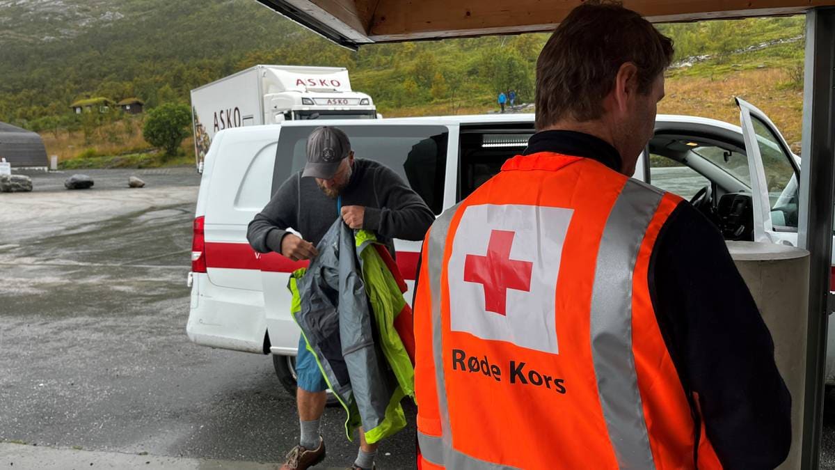 Turgåer alvorlig skadd etter å ha blitt truffet av stein