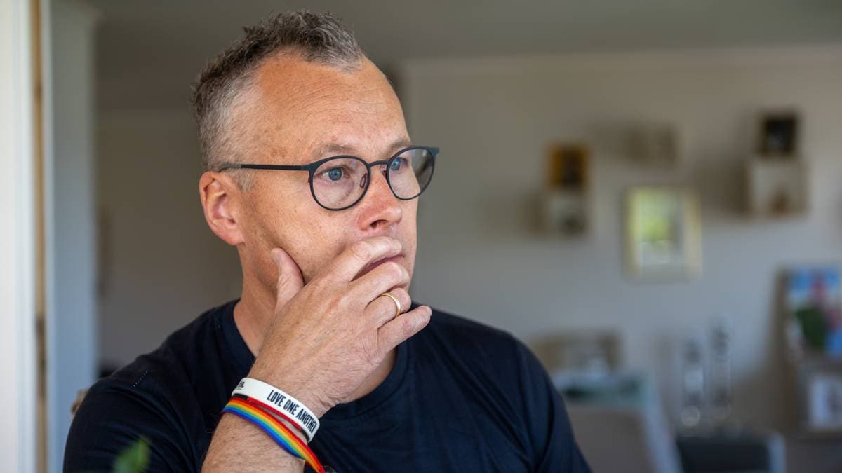 Era un pastore in una comunità religiosa che nega l’omosessualità.  Oggi indossa effetti arcobaleno.  – NRK Trondelag