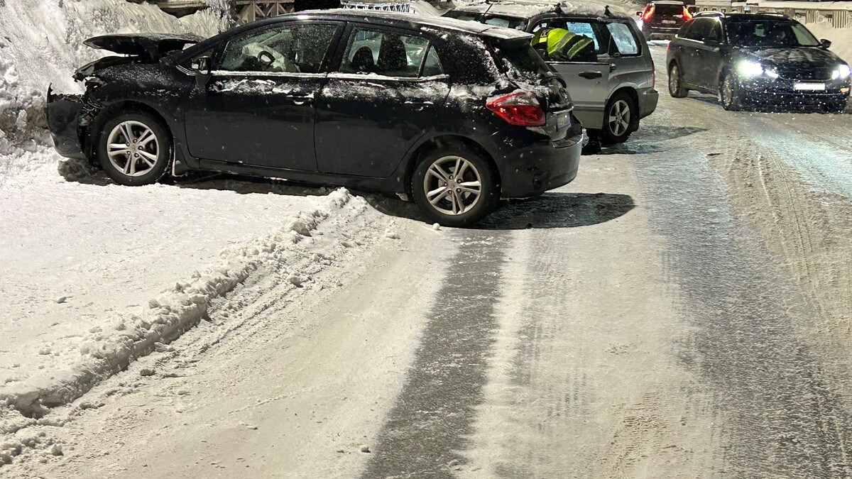 Fem involvert i trafikkuhell i Tromsø