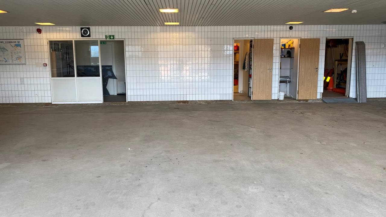 Hele Norge svømmer: Basseng fylt igjen med betong på Ulefoss i Nome