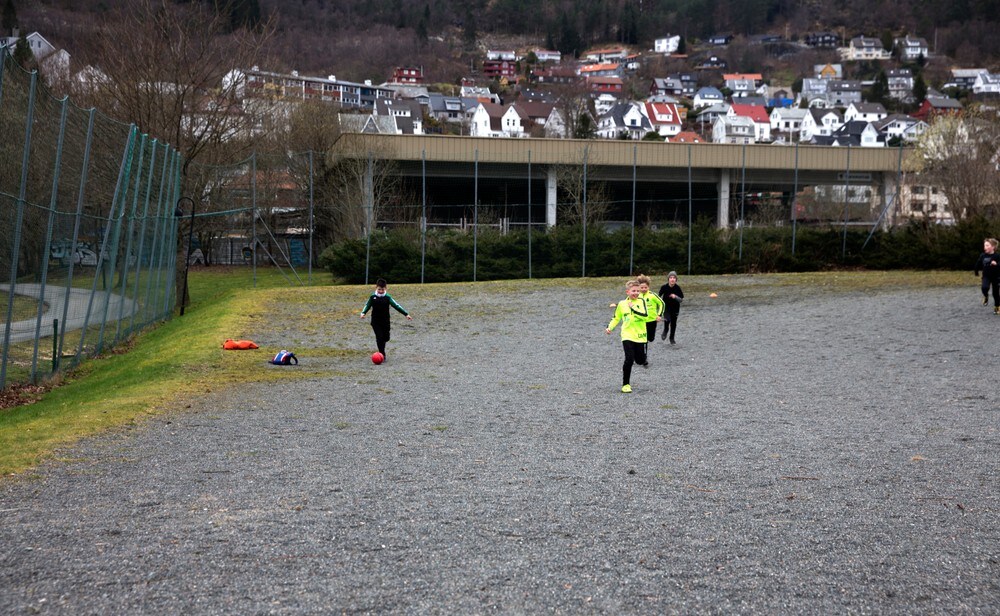 Områdets eneste fotballbane forsvant i kommunens planer
