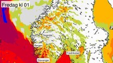 STORT UVÆR: Slik er værsituasjonen natt til fredag ventet å bli. Lys rød farge indikerer liten storm, mørkere rød indikerer henholdsvis full storm og sterk storm, mens blått er orkan. 