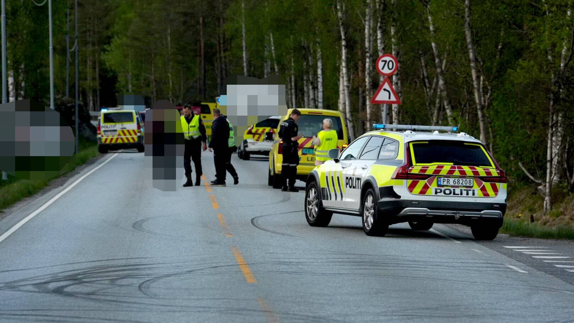 Mopedulykke i Vennesla. Politiet har sperret av området. 