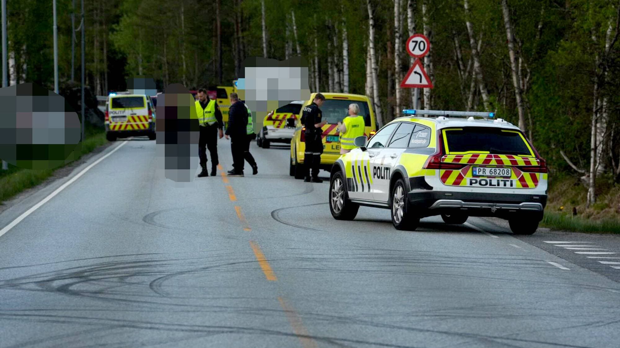 Mopedulykke i Vennesla. Politiet har sperret av området. 