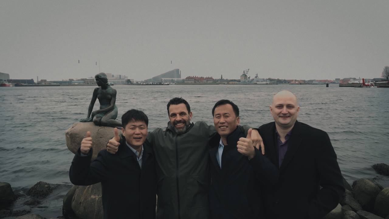 Gruppefoto forran «Den lille havfrue»
