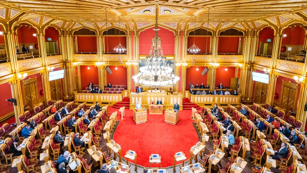 Støre i redegjørelse: – Mye som er mørkt