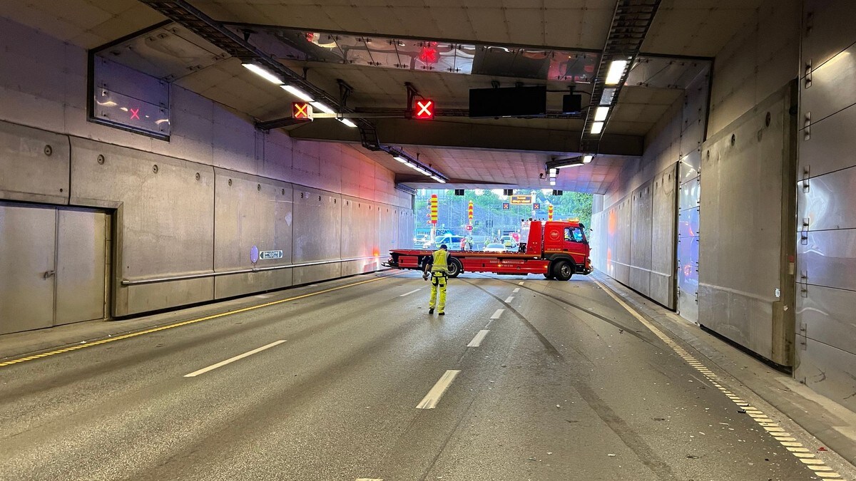 En bil kjørt i tunnelvegg i Oslo – E6 stengt en tid fremover