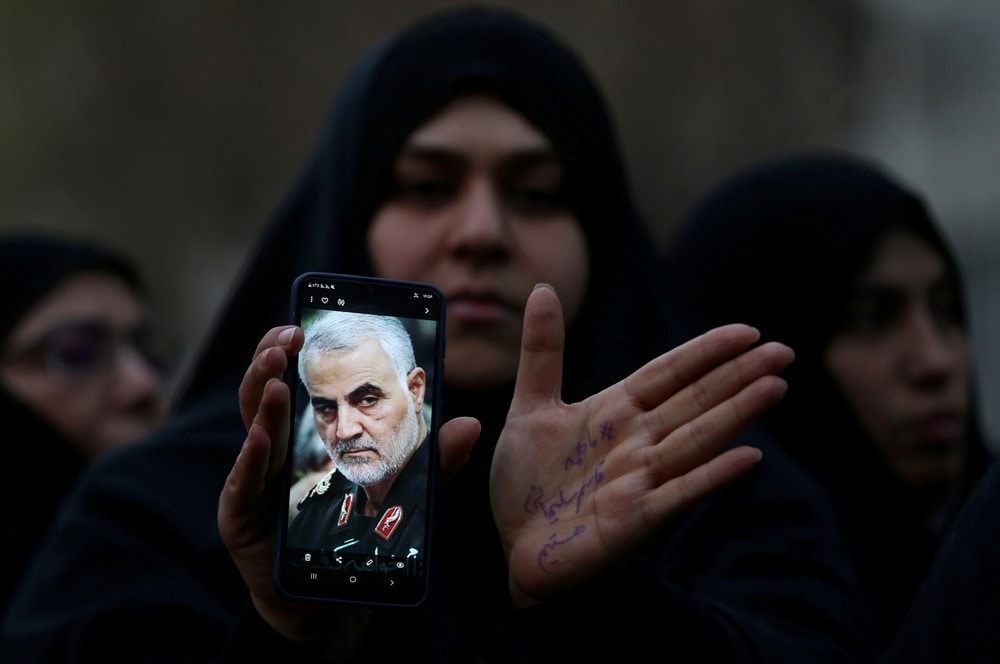 Iranerne krever hevn etter drapet på sin viktigste strateg. Men hvordan?