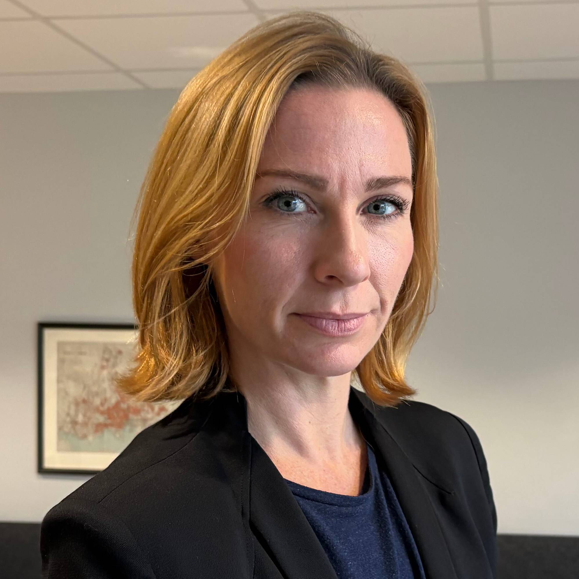 Forsker Vilde Hernes ved By- og regionforskningsinstituttet NIBR på OsloMet poserer for fotografen under et intervju om ukrainske flyktningers situasjon på det norske jobbmarkedet. 