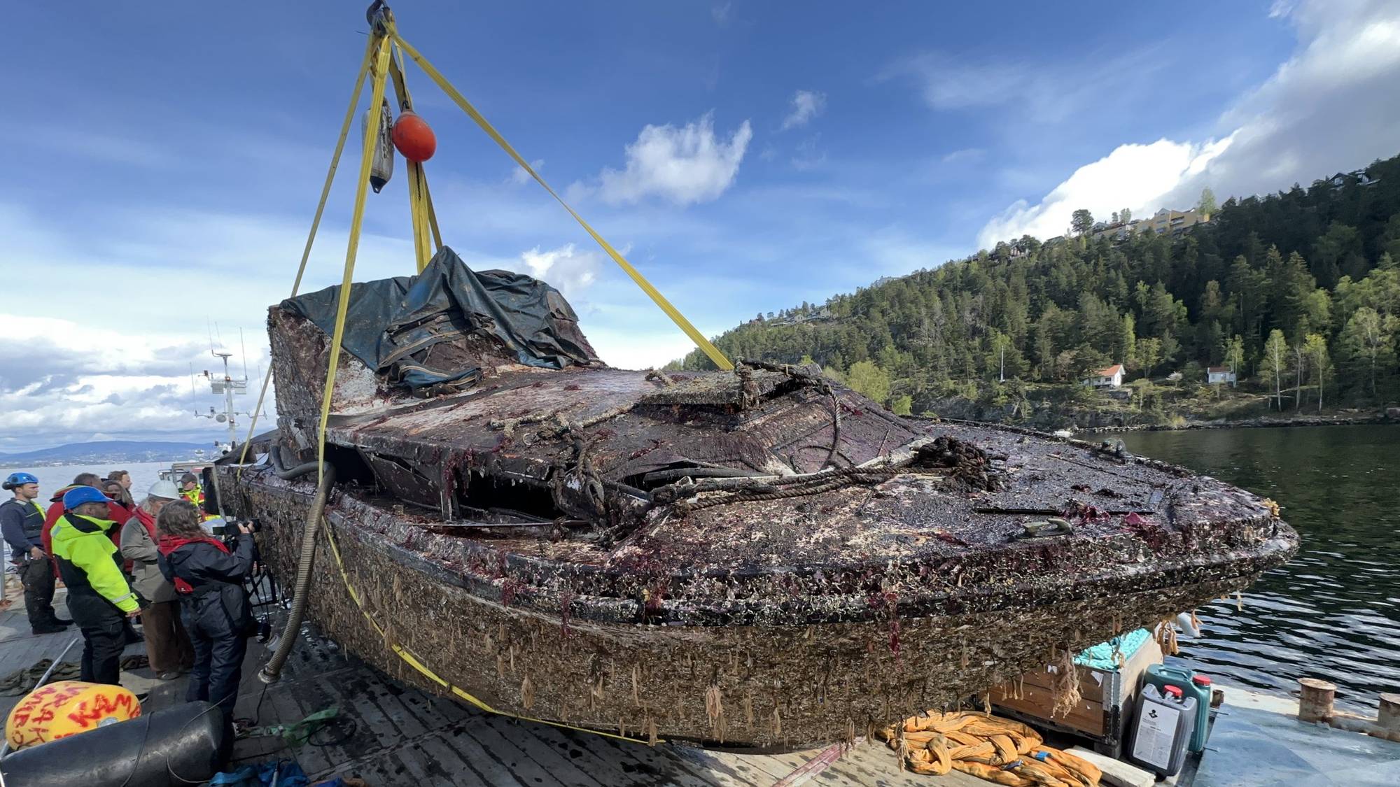Vrak i Oslofjorden: Cabincruiser hevet utenfor Nesodden