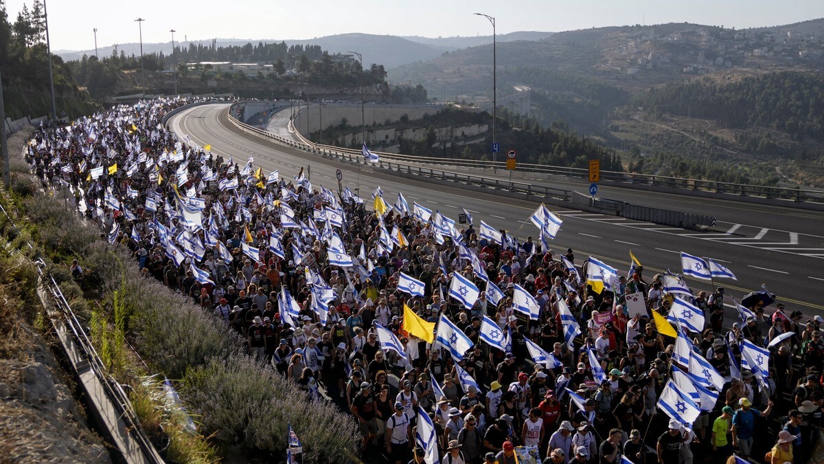 Tusenvis av israelere marsjerer mot Jerusalem
