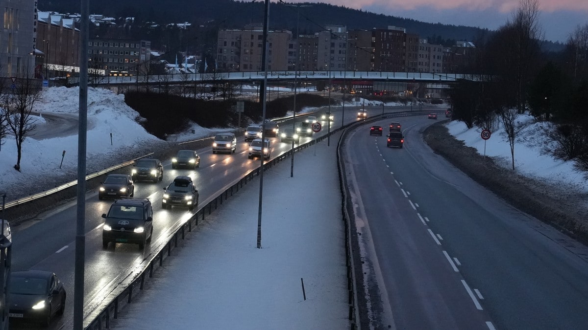 Advarer om underkjølt regn: – Lurt å vente til det verste har gitt seg