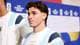 CHARLOTTE WILSON / GETTY IMAGES NORTH AMERICA,NTB To fotballspillere i hvite trøyer med Argentinas draktnummer står foran en bakvegg. Den ene spilleren, som holder en blå ball, er til venstre. Den andre spilleren er til høyre og ser mot høyre. (Bildebeskrivelsen er laget av en KI-tjeneste)