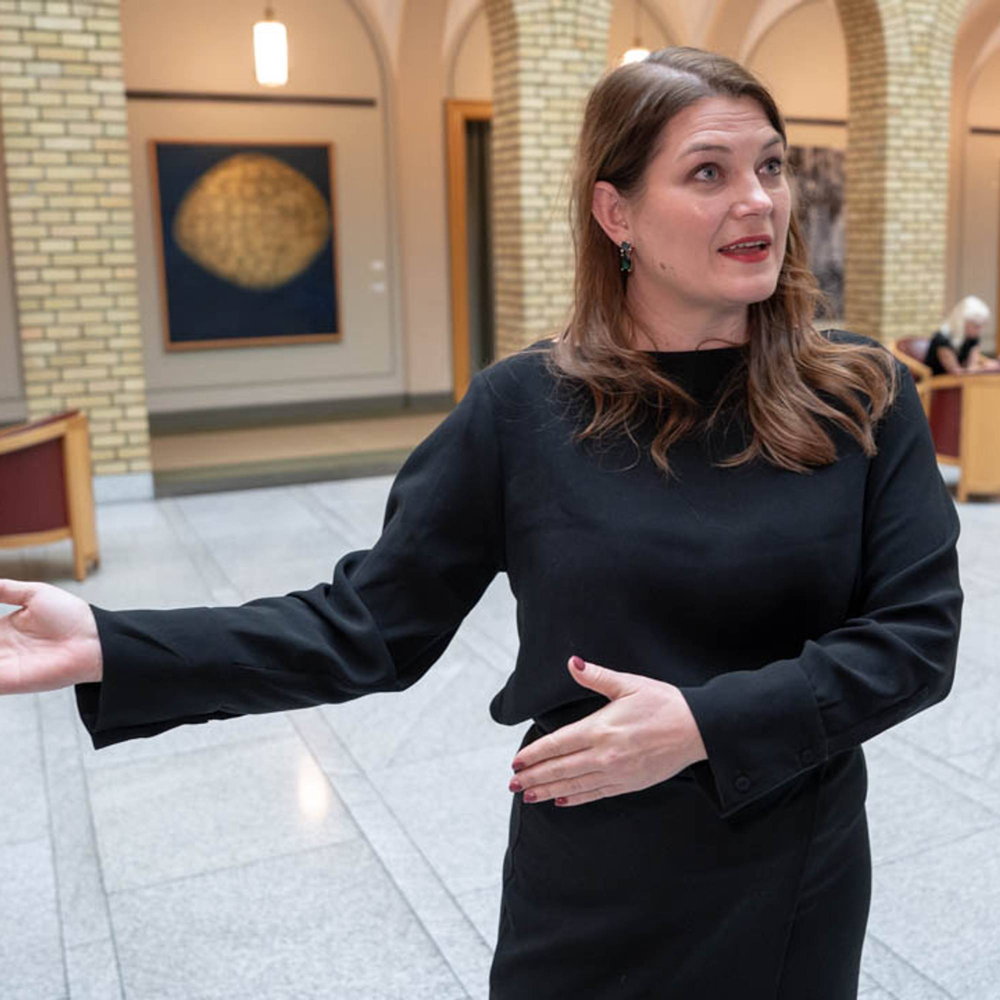 Nærings- og fiskeriminister Cecilie Myrseth i Stortingets vandrehall