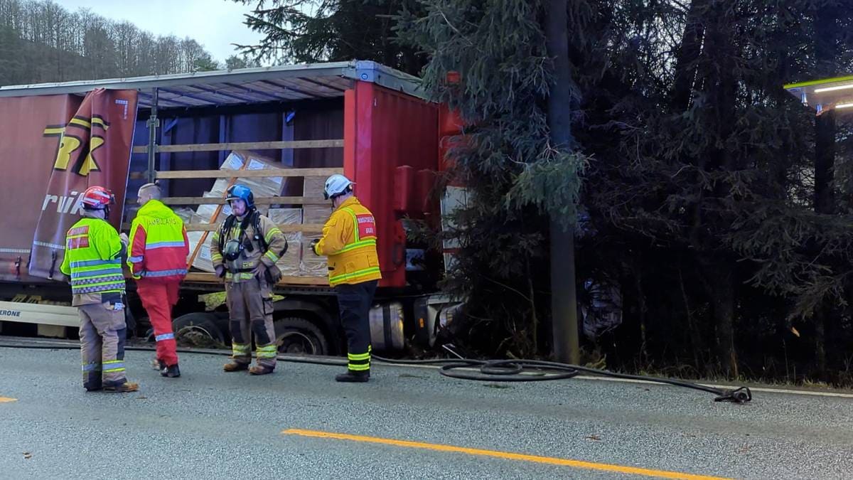 Veien åpnet i ett felt