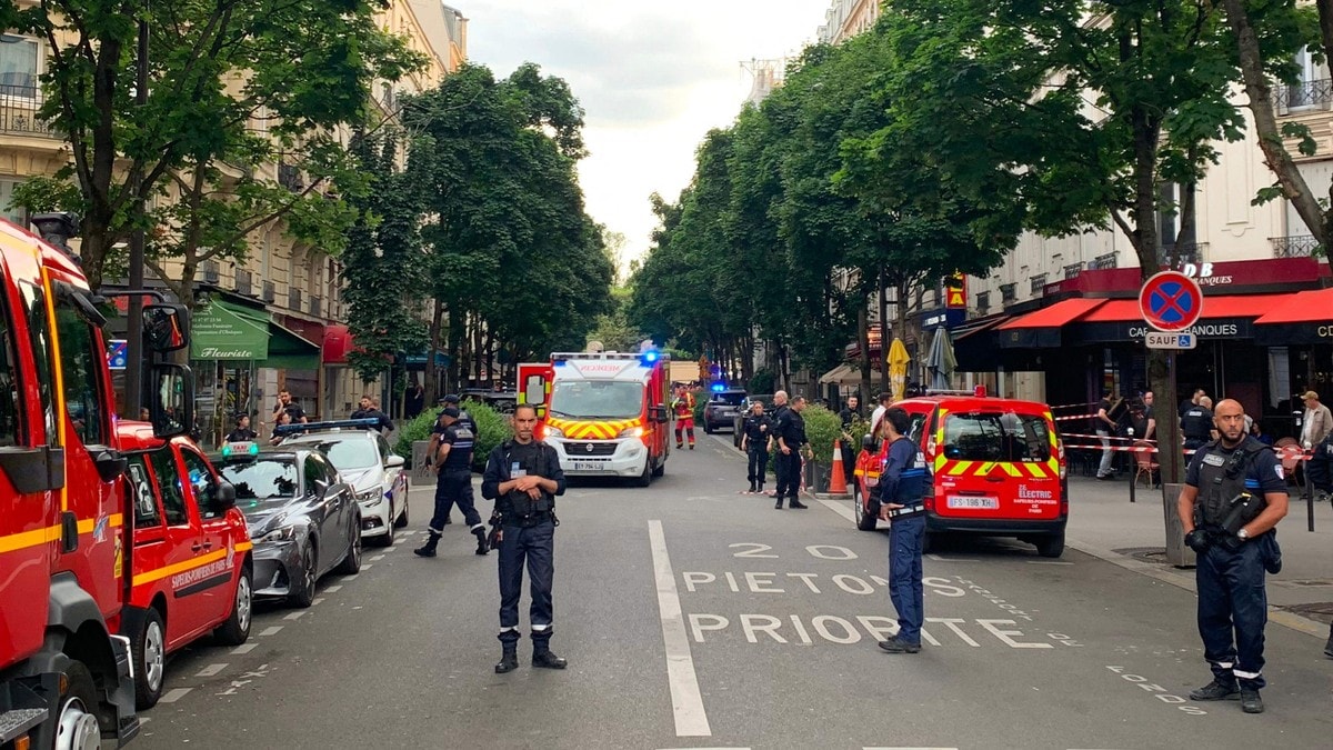 Bil kjørte inn i uteservering i Paris