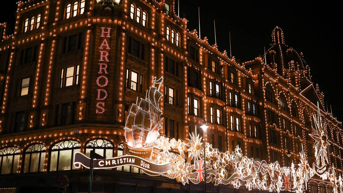 Dior pyntet Harrods til jul Siste nytt NRK