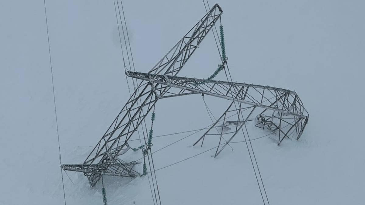 Snøskred rev ned høyspentmaster – 20.000 var uten strøm