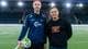 Foto: Viking FK Utviklingsleder Gaute Schei og daglig leder Eirik Bjørnø i Viking FK står på en fotballbane med frost i bakken.