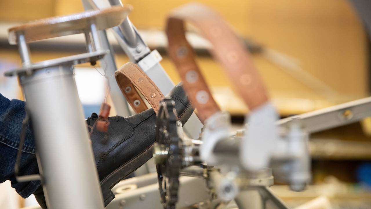Pedaler for å styre flyets haleror.