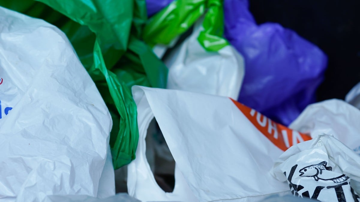 Kjøper fire ganger så mange plastposer som svenskene