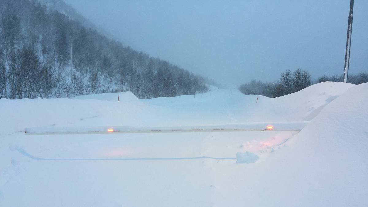 E6 Sennalandet stengt – Flere biler involvert i to ulykker