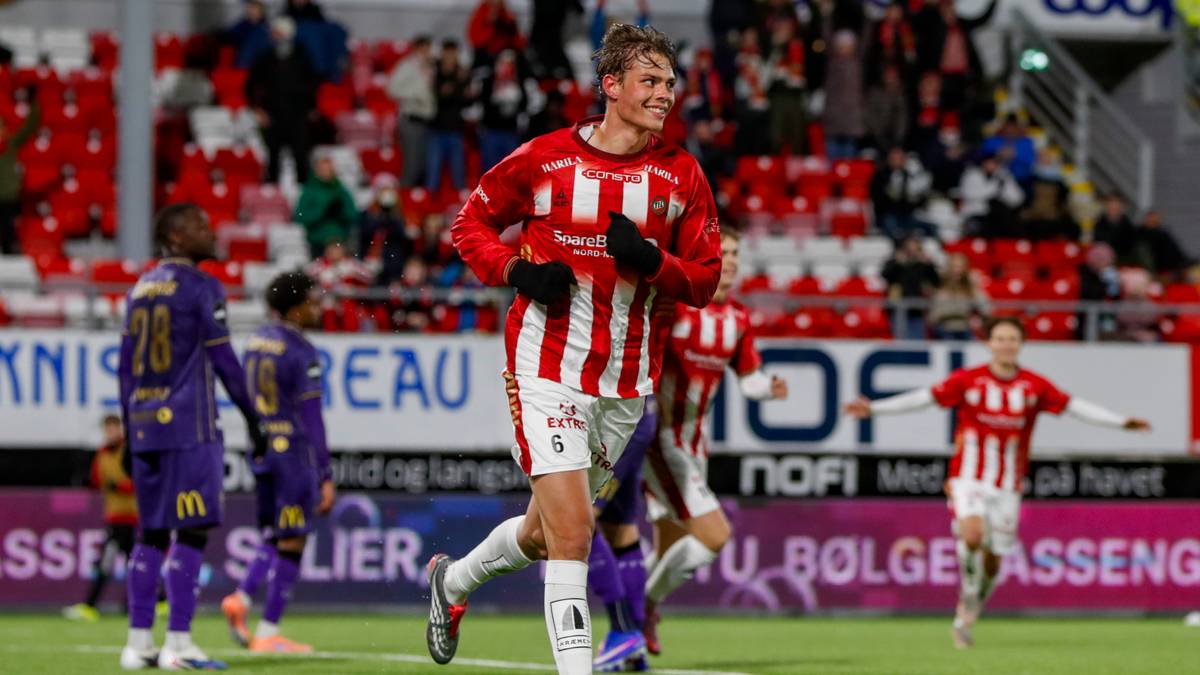 20-åringen scora hat-trick i serieopninga på heimebane