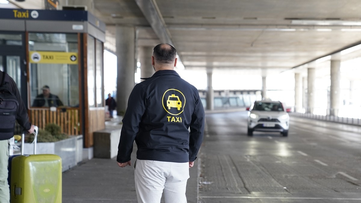 Nytt taxisystem på Oslo Lufthavn
Oslo Lufthavn
Gardermoen
Taxi
Avinor
Stine Ramstad Westby
Rubynor FOTO: Even Bjøringsøy Johnsen/NRK Nytt taxisystem på Oslo Lufthavn
Oslo Lufthavn
Gardermoen
Taxi
Avinor
Stine Ramstad Westby
Rubynor FOTO: Even Bjøringsøy Johnsen/NRK