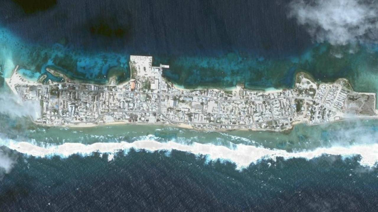 Øya Ebeye, som er en del av Kwajaleinatollen på Marshalløyene. Her bor Litokne Kabua med familien.