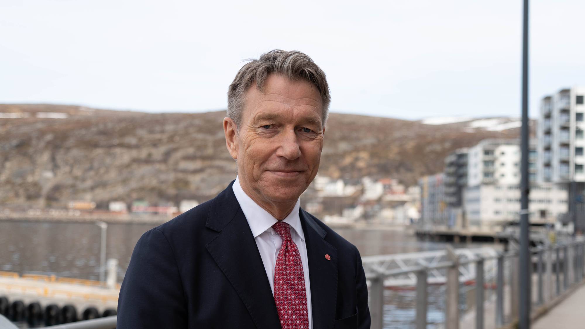 Terje Aasland, energiminister (Ap) på havna i Hammerfest