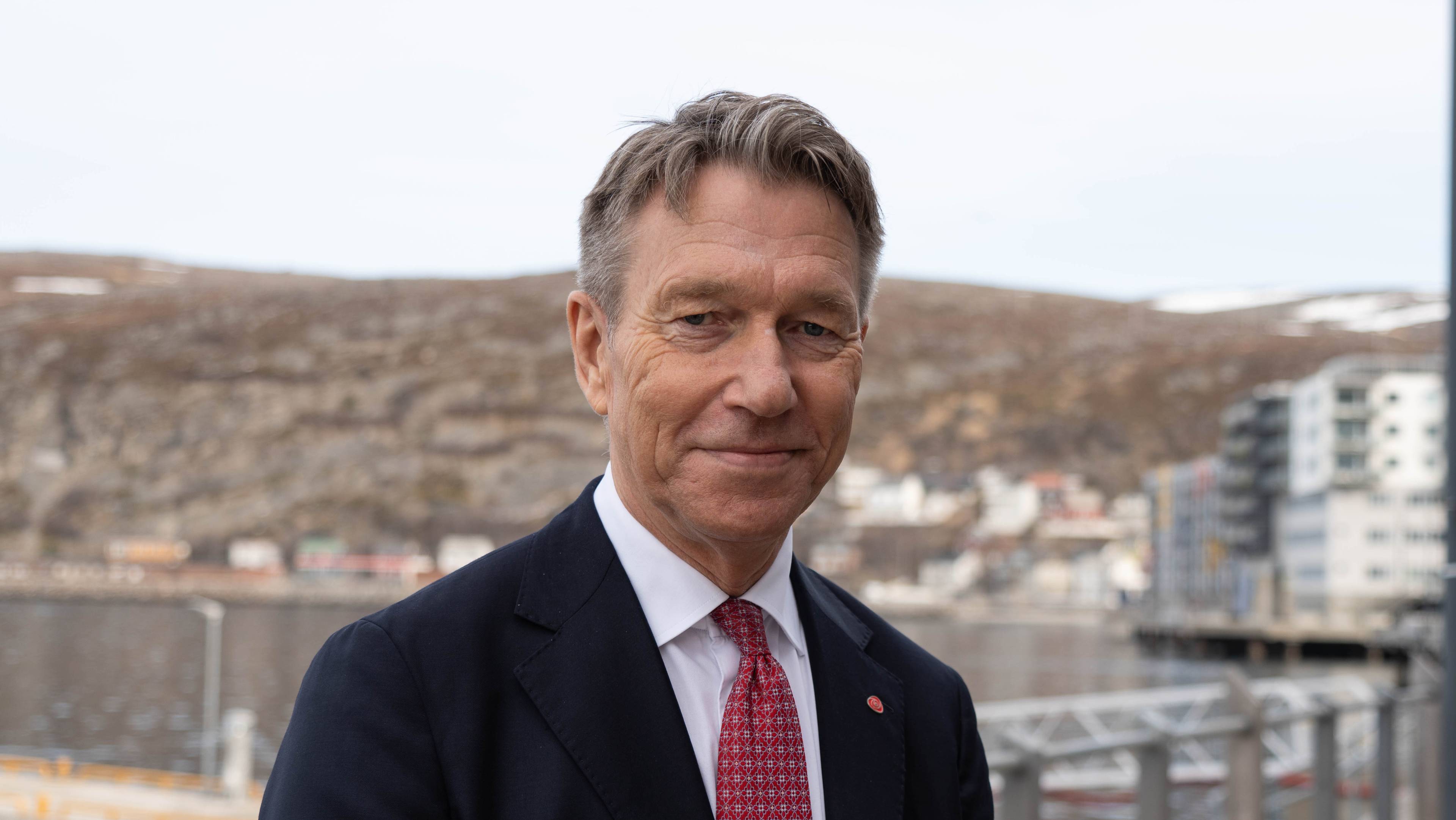 Terje Aasland, energiminister (Ap) på havna i Hammerfest