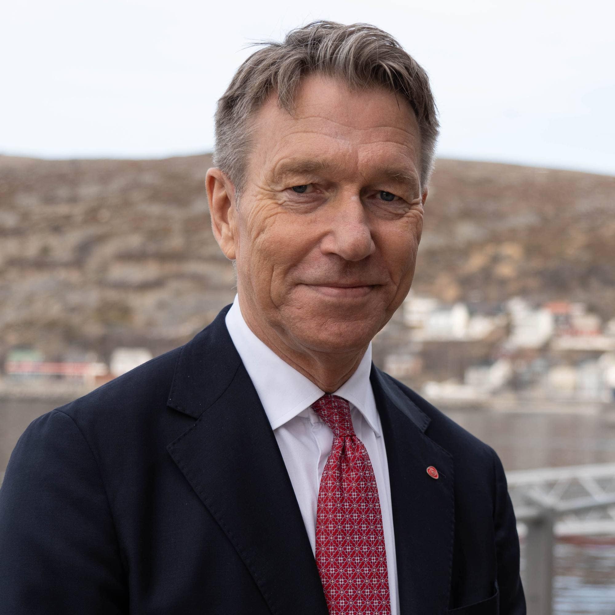 Terje Aasland, energiminister (Ap) på havna i Hammerfest