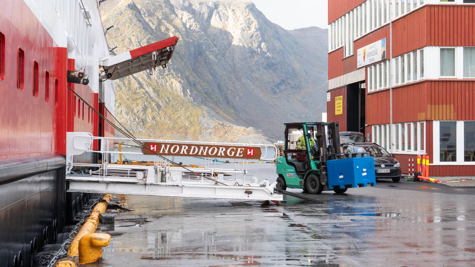 Hurtigruten i Honningsvåg havn