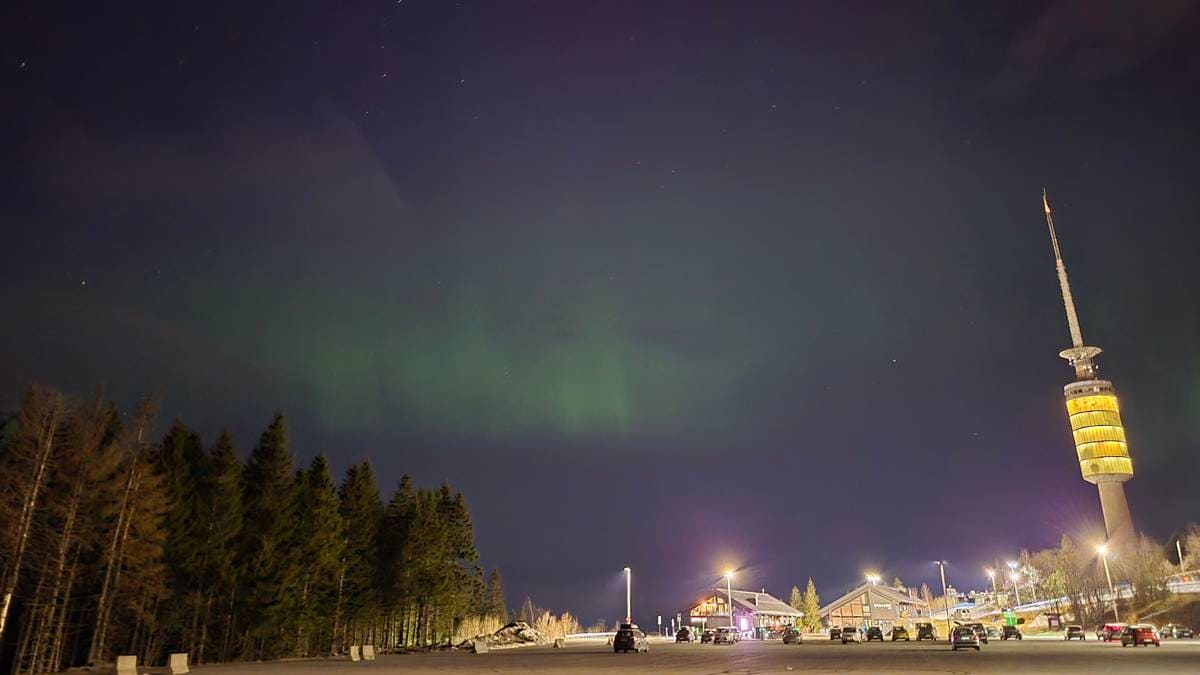 Heftig nordlys over Noreg i natt