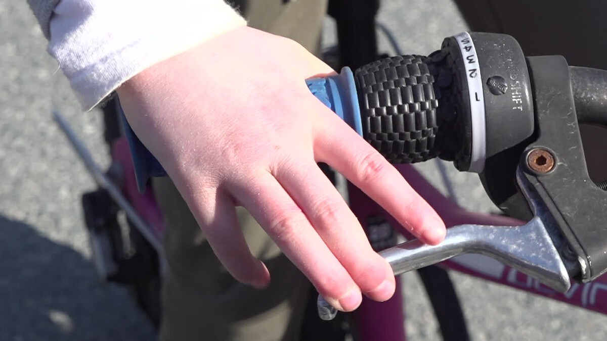Umulig å bruke bremsene – helt nye barnesykler kan være rene trafikkfeller